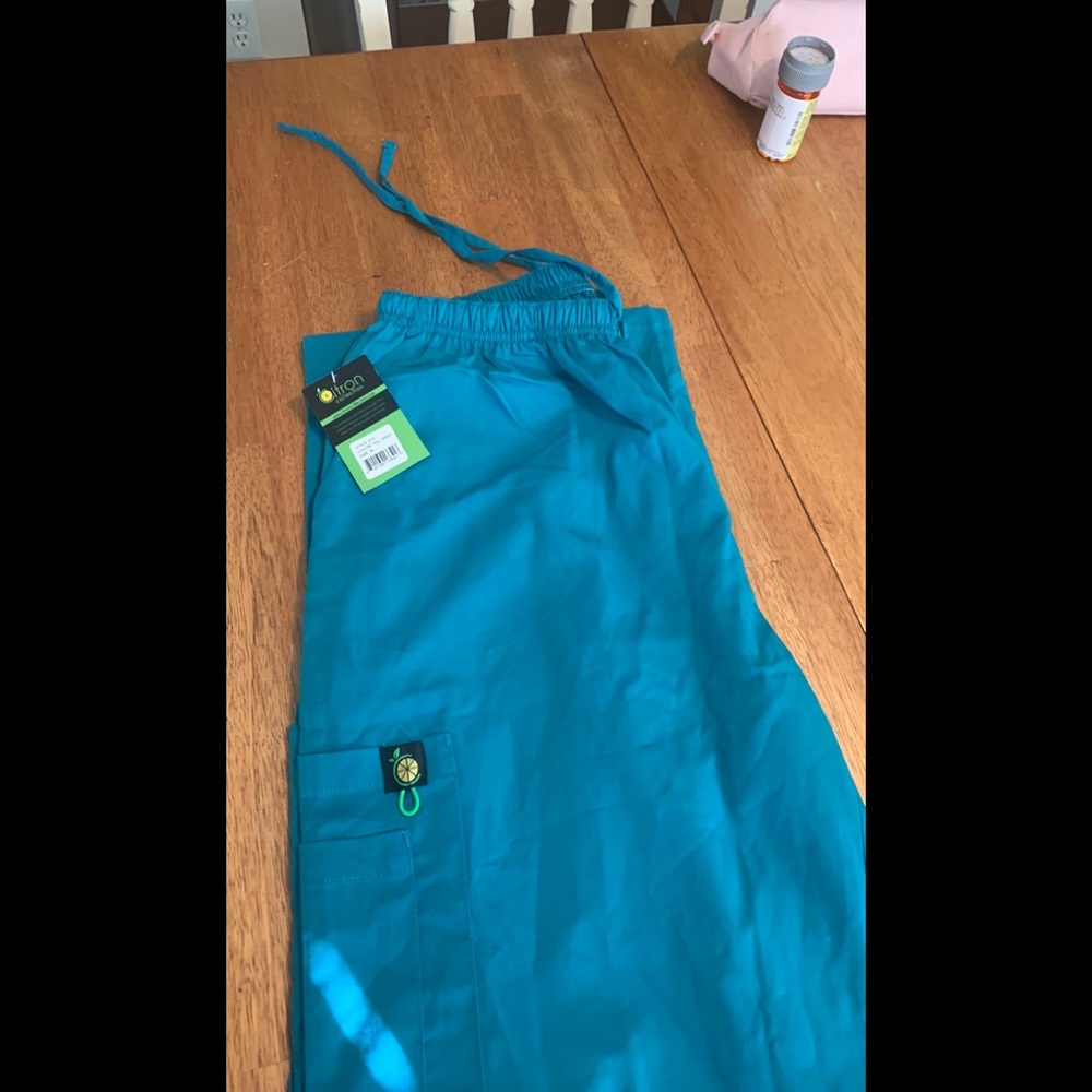 Citron Teal Green Nurses Scrubs.  Size XL with tags.